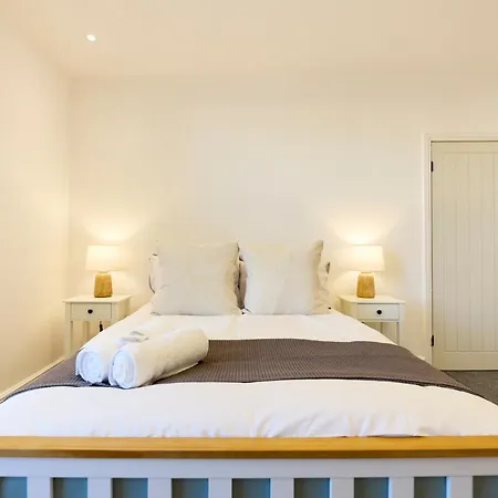 Aura - Elegant Retreat In Prime Location! Prázdninový dům