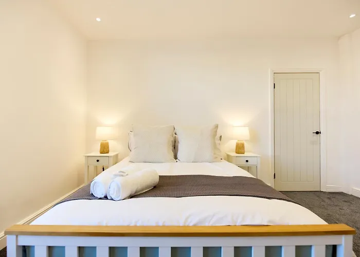 Aura - Elegant Retreat In Prime Location! Prázdninový dům