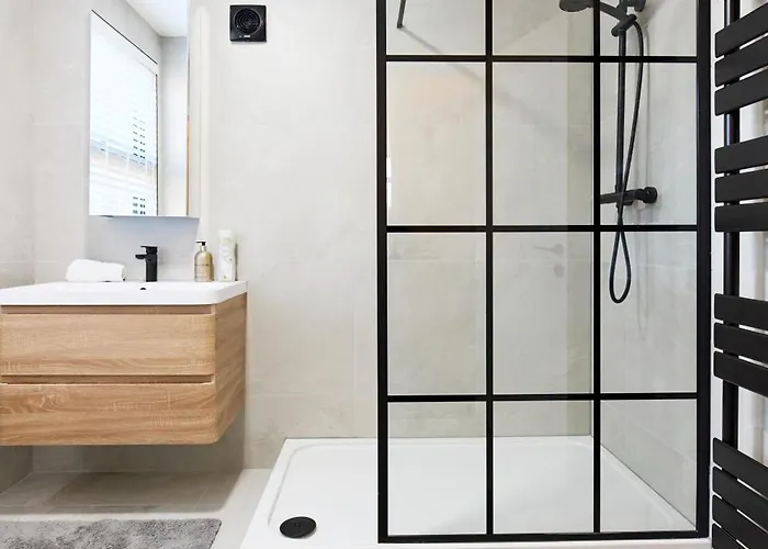 Prázdninový dům Aura - Elegant Retreat In Prime Location! *