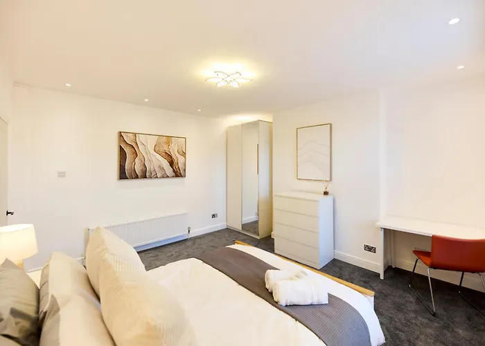 Prázdninový dům Aura - Elegant Retreat In Prime Location! Leeds (West Yorkshire)