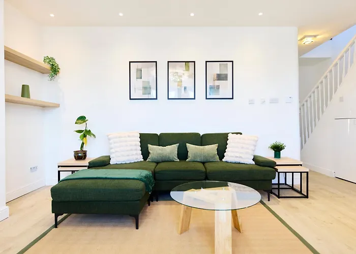 Prázdninový dům Aura - Elegant Retreat In Prime Location!