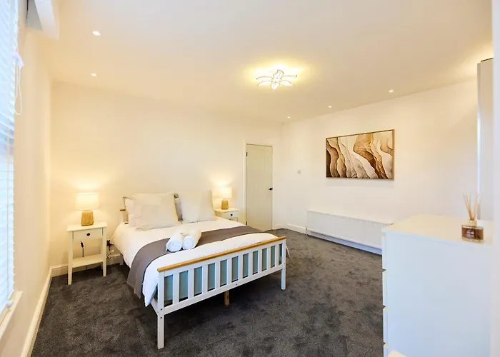 Aura - Elegant Retreat In Prime Location! Leeds (West Yorkshire)