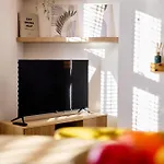 Aura - Elegant Retreat In Prime Location! Ferienhaus *