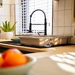 Vakantiehuis Aura - Elegant Retreat In Prime Location!