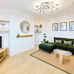 Aura - Elegant Retreat In Prime Location! *