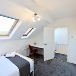 Aura - Elegant Retreat In Prime Location! Ferienhaus