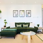 Vakantiehuis Aura - Elegant Retreat In Prime Location!