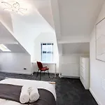 Aura - Elegant Retreat In Prime Location! Casa de Férias Leeds (West Yorkshire)