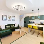 Aura - Elegant Retreat In Prime Location! *