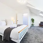 Aura - Elegant Retreat In Prime Location! * Leeds (West Yorkshire)