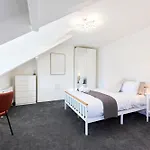 Vakantiehuis Aura - Elegant Retreat In Prime Location! Leeds (West Yorkshire)