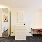 Aura - Elegant Retreat In Prime Location! Ferienhaus