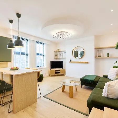 Vakantiehuis Aura - Elegant Retreat In Prime Location!