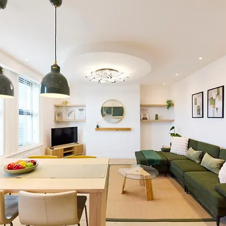 Aura - Elegant Retreat In Prime Location! * Λιντς