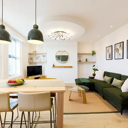 Holiday home Aura - Elegant Retreat In Prime Location!