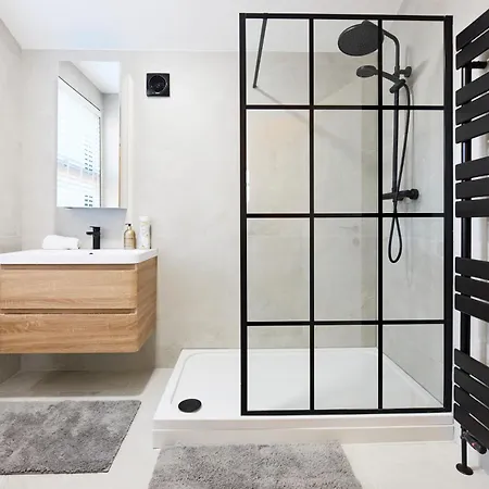 Vakantiehuis Aura - Elegant Retreat In Prime Location! *