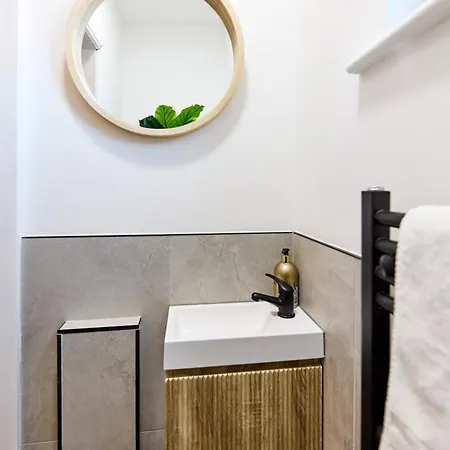 Aura - Elegant Retreat In Prime Location!