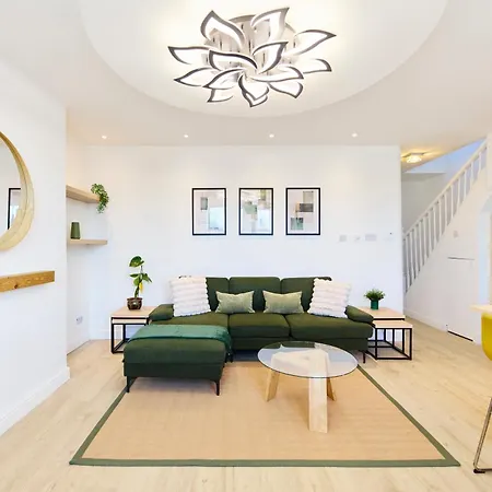 Aura - Elegant Retreat In Prime Location! Σπίτι διακοπών