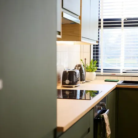 Aura - Elegant Retreat In Prime Location! Semesterbostad