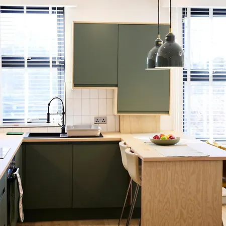 Дом отдыха Aura - Elegant Retreat In Prime Location!