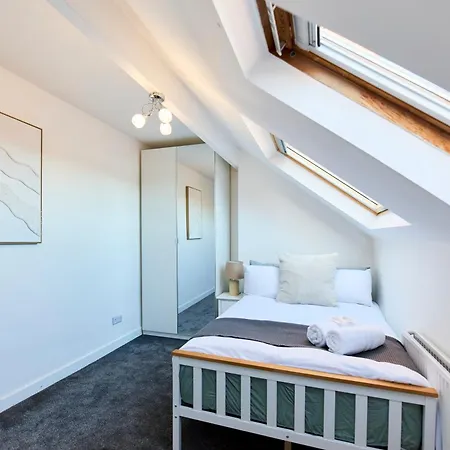 Vakantiehuis Aura - Elegant Retreat In Prime Location! *