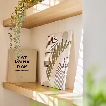 Aura - Elegant Retreat In Prime Location! Vakantiehuis