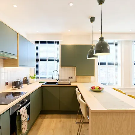 Vakantiehuis Aura - Elegant Retreat In Prime Location! *