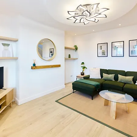 Aura - Elegant Retreat In Prime Location! *