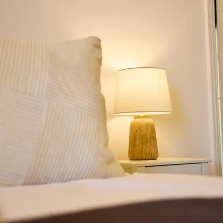 Vakantiehuis Aura - Elegant Retreat In Prime Location! *