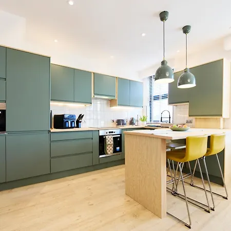 Vakantiehuis Aura - Elegant Retreat In Prime Location!