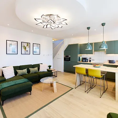 Aura - Elegant Retreat In Prime Location! *