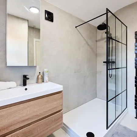 Aura - Elegant Retreat In Prime Location!