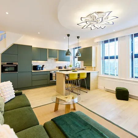 Nyaraló Aura - Elegant Retreat In Prime Location! Leeds