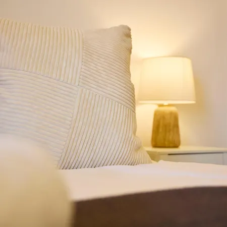 Nyaraló Aura - Elegant Retreat In Prime Location! Leeds