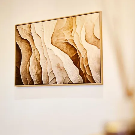 Vakantiehuis Aura - Elegant Retreat In Prime Location!