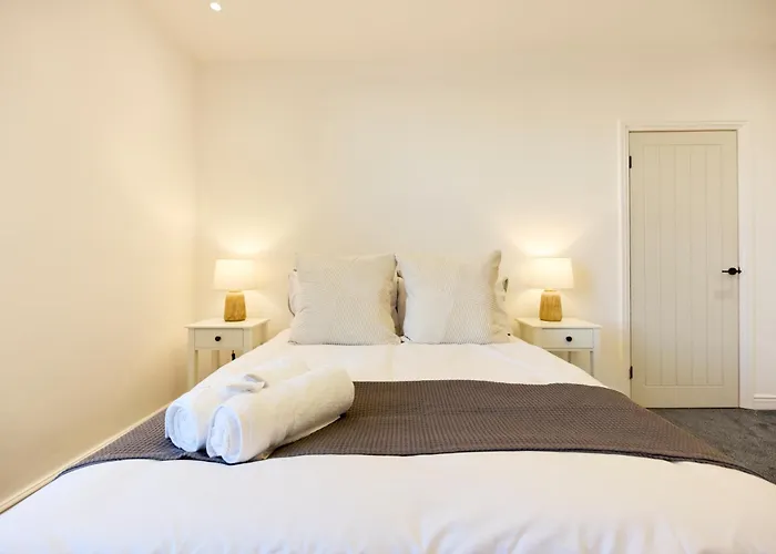 Aura - Elegant Retreat In Prime Location! * Leeds (West Yorkshire)