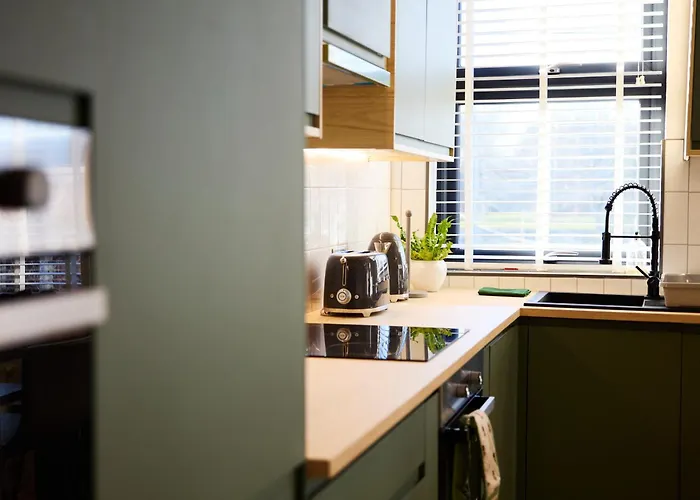 Aura - Elegant Retreat In Prime Location! Semesterbostad