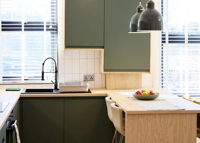 Semesterbostad Aura - Elegant Retreat In Prime Location!