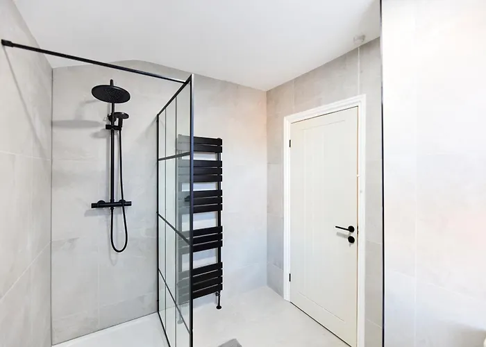 Aura - Elegant Retreat In Prime Location!