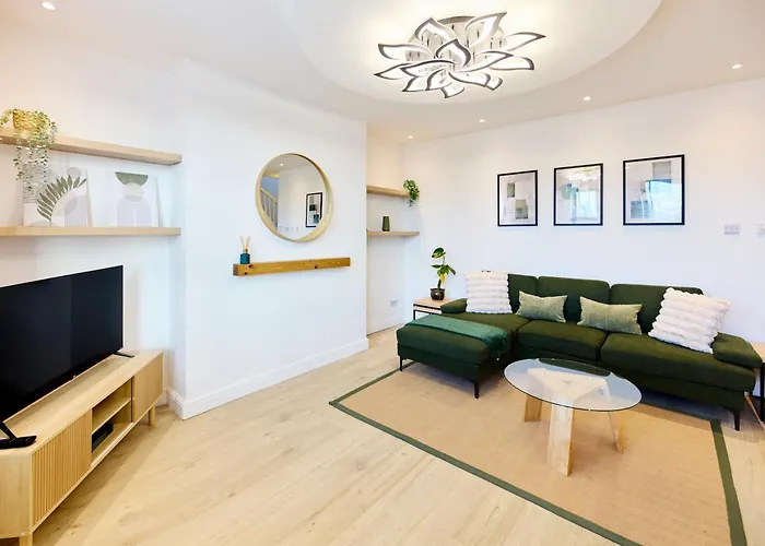 Aura - Elegant Retreat In Prime Location! *