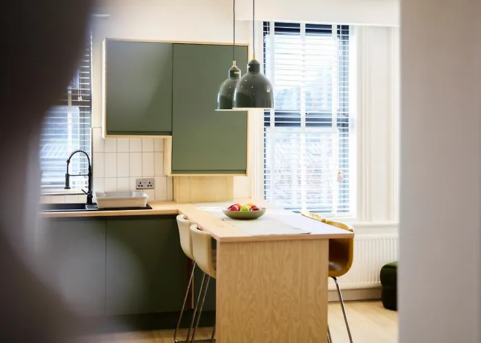 Semesterbostad Aura - Elegant Retreat In Prime Location!