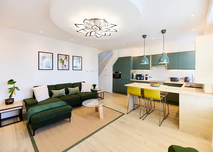 Aura - Elegant Retreat In Prime Location! *