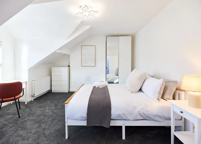 Aura - Elegant Retreat In Prime Location! Σπίτι διακοπών