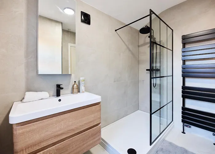 Aura - Elegant Retreat In Prime Location!