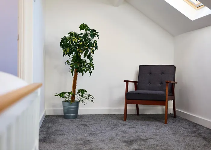 Semesterbostad Aura - Elegant Retreat In Prime Location! *