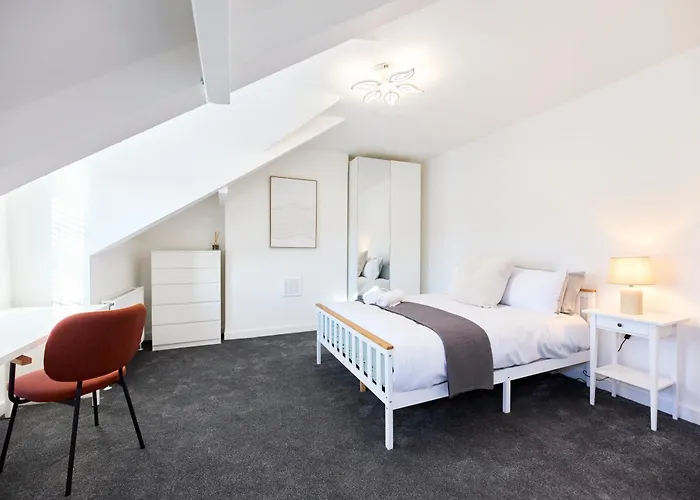 Semesterbostad Aura - Elegant Retreat In Prime Location! Leeds (West Yorkshire)