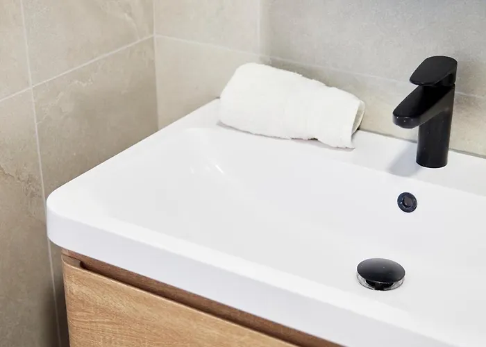 Σπίτι διακοπών Aura - Elegant Retreat In Prime Location! Λιντς