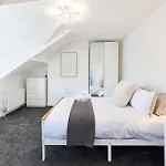 Aura - Elegant Retreat In Prime Location! Tatil Evi