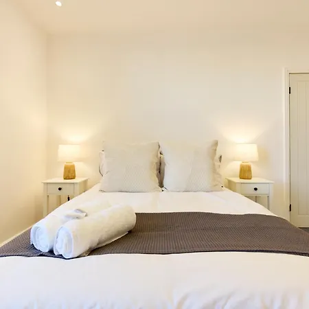 Aura - Elegant Retreat In Prime Location! * Leeds (West Yorkshire)