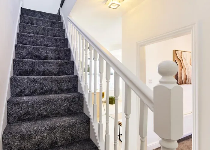 Сasa de vacaciones Aura - Elegant Retreat In Prime Location!